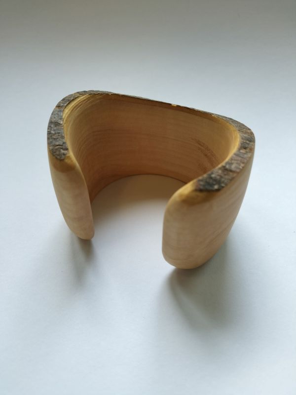 ウッドバングル　樹皮付きのもみじ